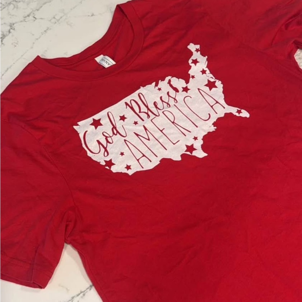 NWOT - American T-Shirt - Medium